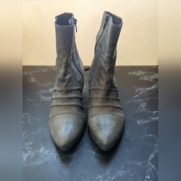 FIDJI Womens Gray Soft Leather Ruched Zip Ankle Bootie Boot 40 US 9.5 Bootie - Picture 2 of 10